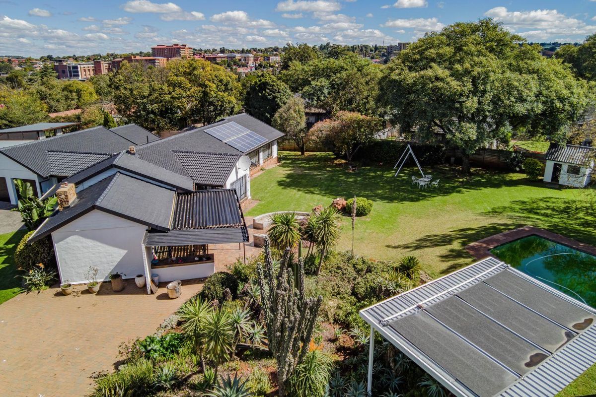Florida Park Gem – Space, Style & Endless Possibilities FOR SALE – R2 749 000 - Photo 2