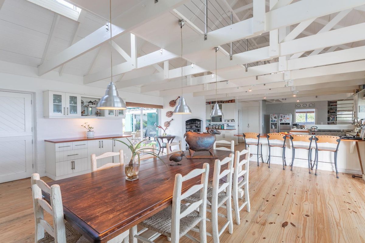 Breathtaking Sea Front Home on double sized erf in Security Estate - Photo 5