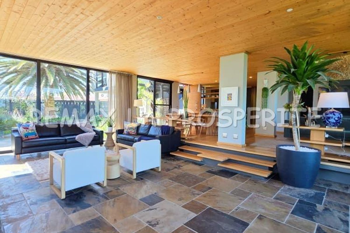 Exquisite Beachfront Modern Property FOR SALE / Swakopmund - Photo 2
