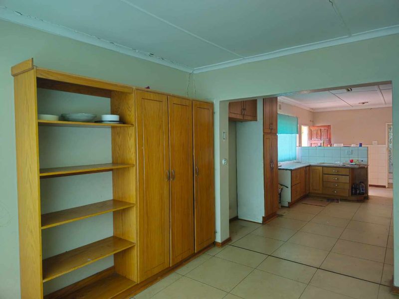 **Spacious 4-Bedroom Property with Immense Potential** - Photo 9