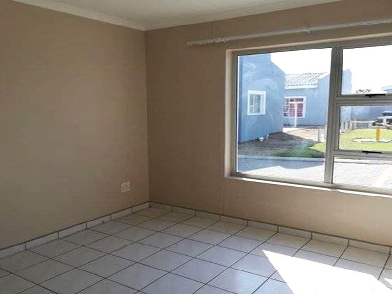 Spacious Corner Unit in a Safe and Secure Neighborhood - Photo 7