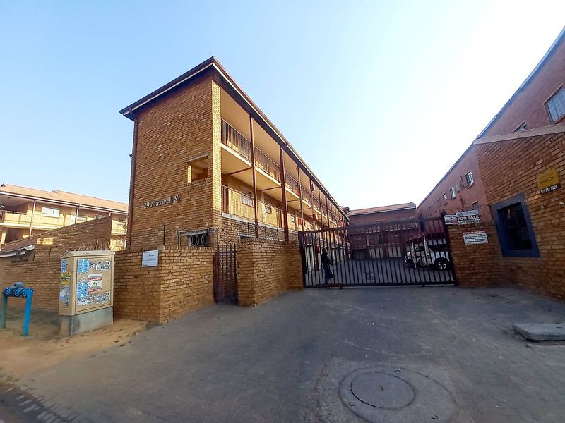 A 2 BEDROOM APARTMENT - Photo 8