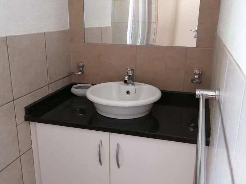 La Place, Bachelor to rent - Photo 10