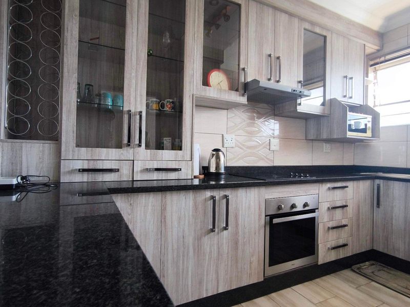 Contemporary Living: Perfect 2-Bed Apartment for You! - Photo 4