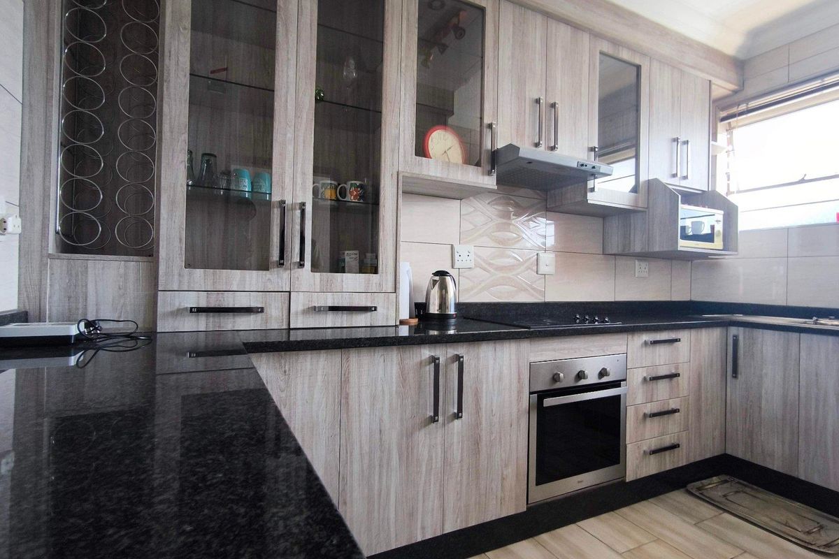 Contemporary Living: Perfect 2-Bed Apartment for You! - Photo 4