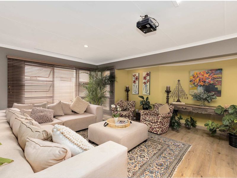 2 Bed home with flatlet in Radiokop - Photo 5