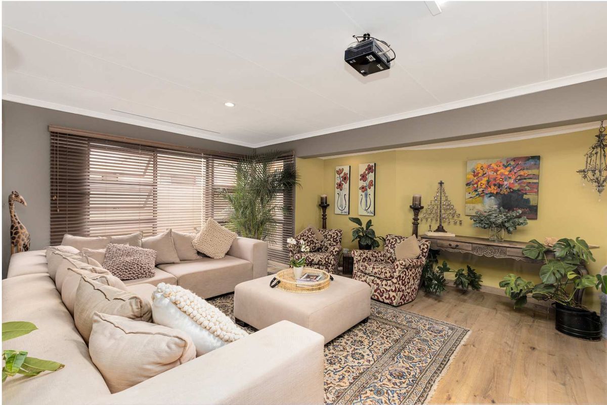2 Bed home with flatlet in Radiokop - Photo 5