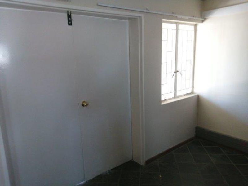 OFFICE BUILDING - EXCELLENT LOCATION - FOR SALE - Photo 5