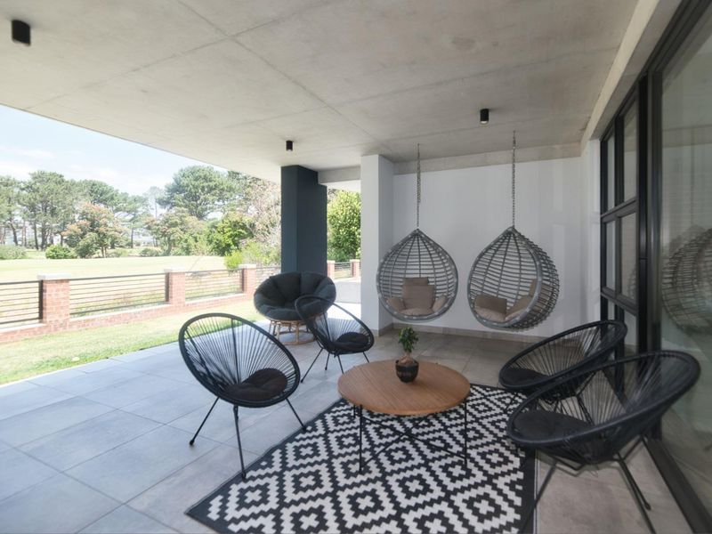 CONTEMPORARY RESIDENTIAL HOME - Photo 2