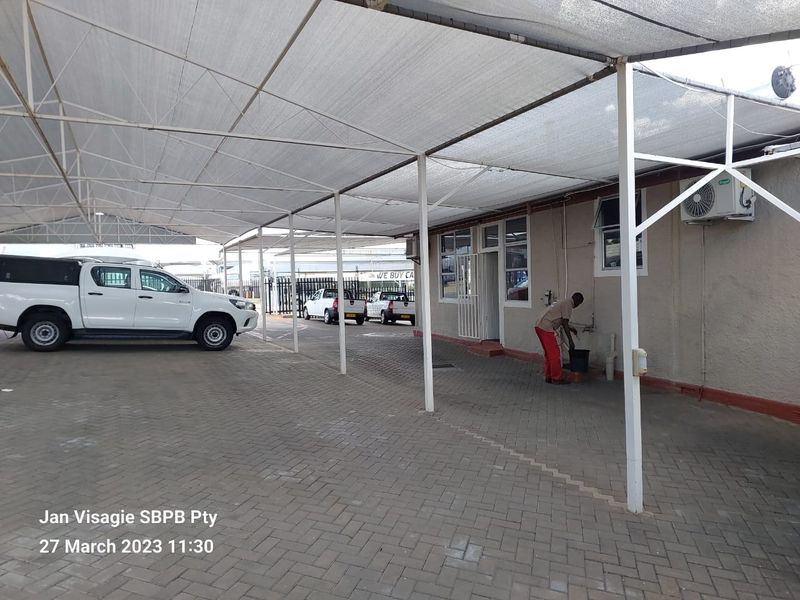 FOR SALE - Retail with plenty of parking space next to Hosea Kutako Drive - Photo 5