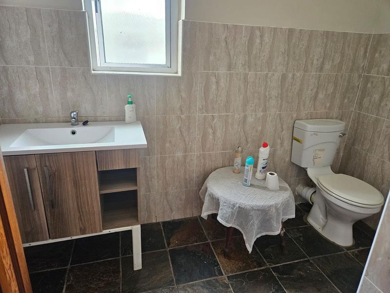 Commercial Property To Let in Newton Park - Photo 9