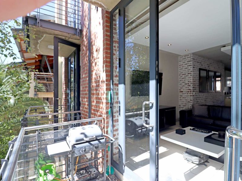 Stylish Furnished 2 Bed Apartment in Melrose Arch with backup power - Photo 5