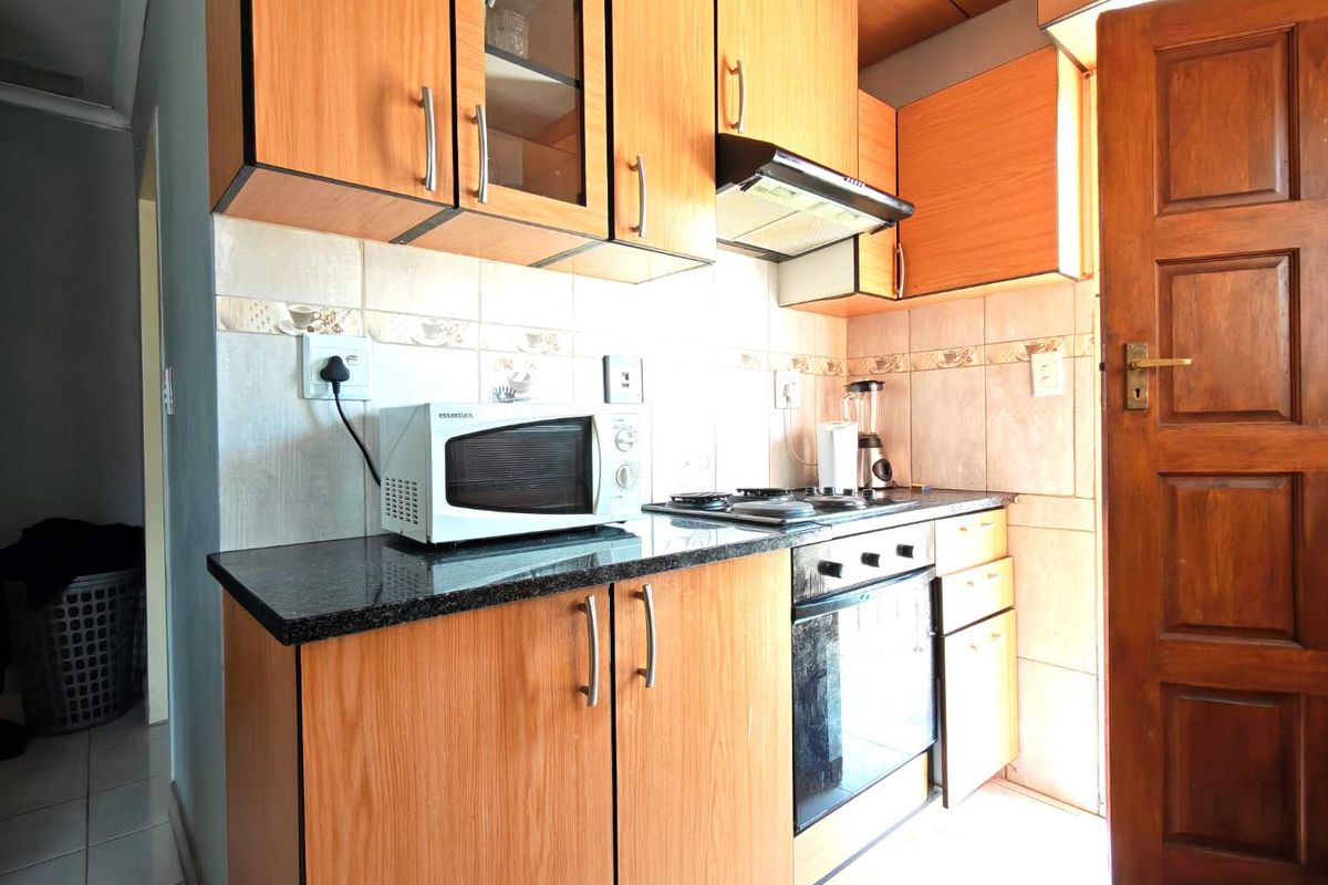 7 Bedroom  Apartment for Sale in Cosmo City - Photo 4