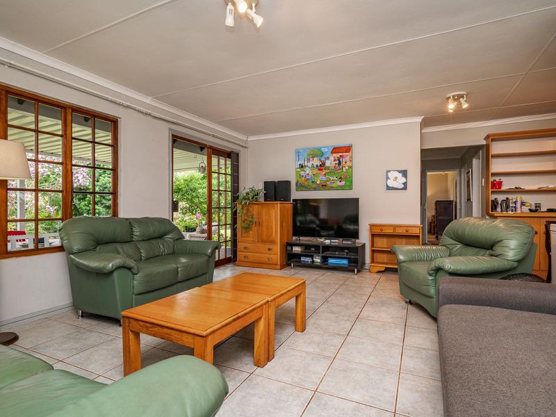 LOCK-UP-AND-GO GEM IN WATERFORD COUNTRY ESTATE! - Photo 8