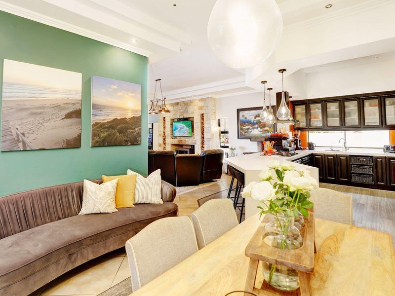 Entertainer’s Dream Home With Spectacular Views - Photo 8