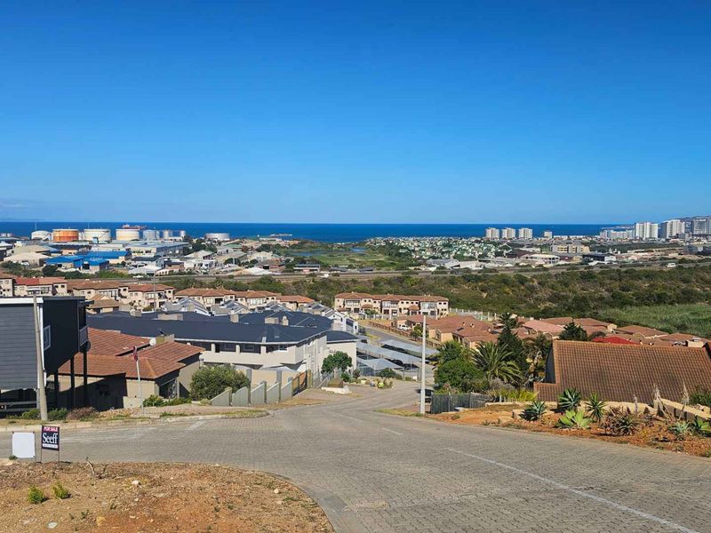 Island View gem: Dual unit with harbor views & income potential - Photo 4