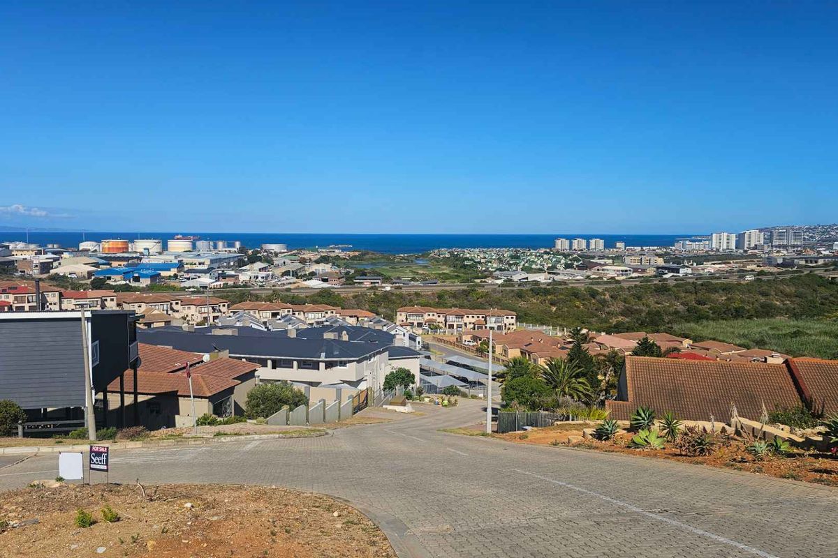 Island View gem: Dual unit with harbor views & income potential - Photo 4