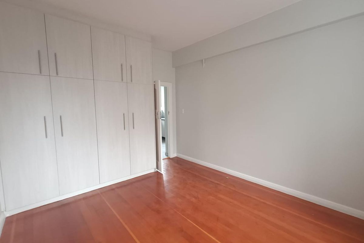 Newly Renovated 2-Bedroom Apartment in Sea Point - Photo 4