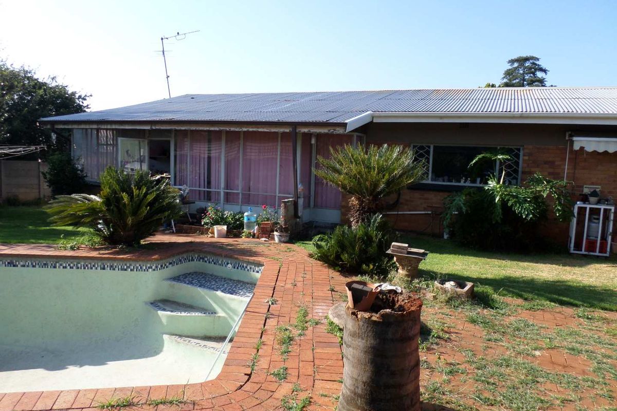 Spacious family home in secure estate. - Photo 5