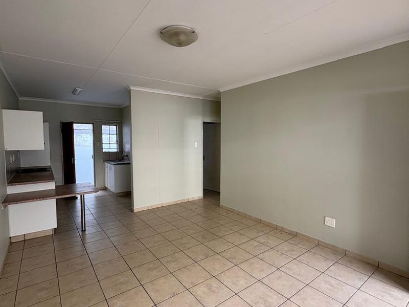 Modern two bedroom unit with one full batroom & braai - Photo 2