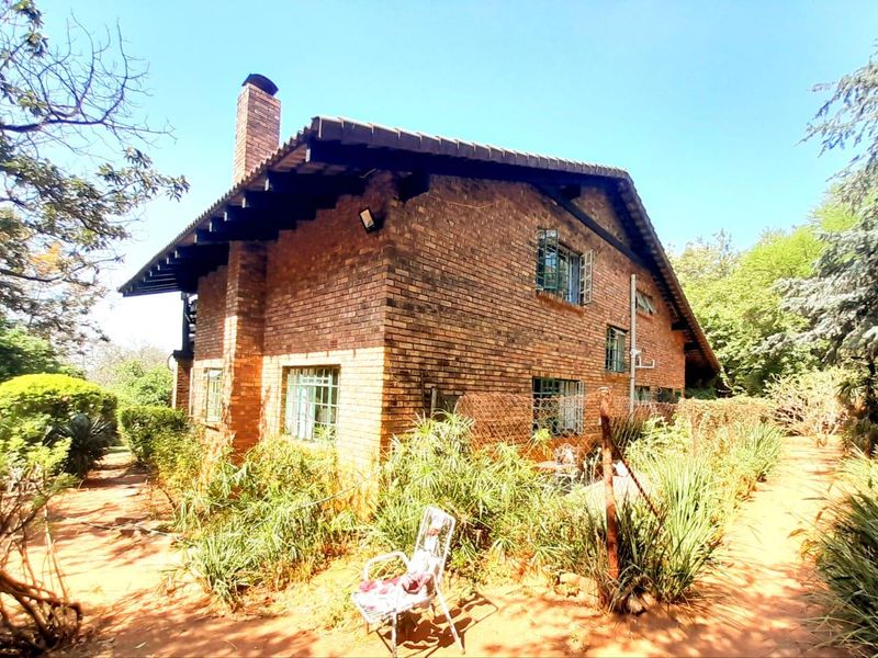 "A phenomenal residence is characterised by a generously sized land." - Photo 9