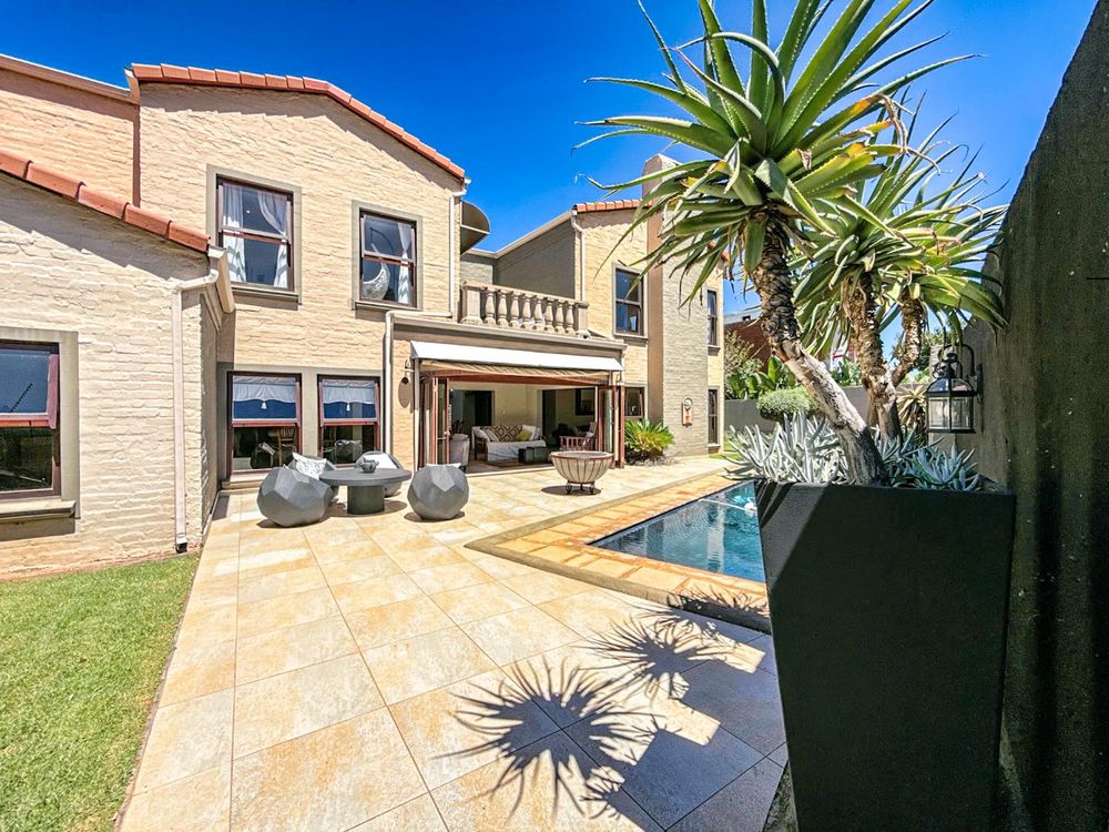 Pool & Entertainment Area