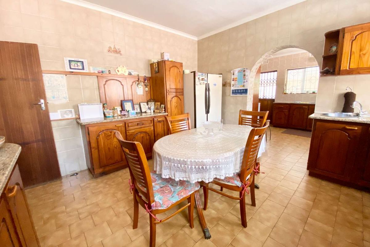 Spacious Family Home in Umhlanga (Shared Property- Furnsihed) - Photo 5