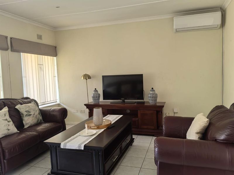Spacious 3-Bed Family Home with Flatlet and Secure Garden - Photo 3