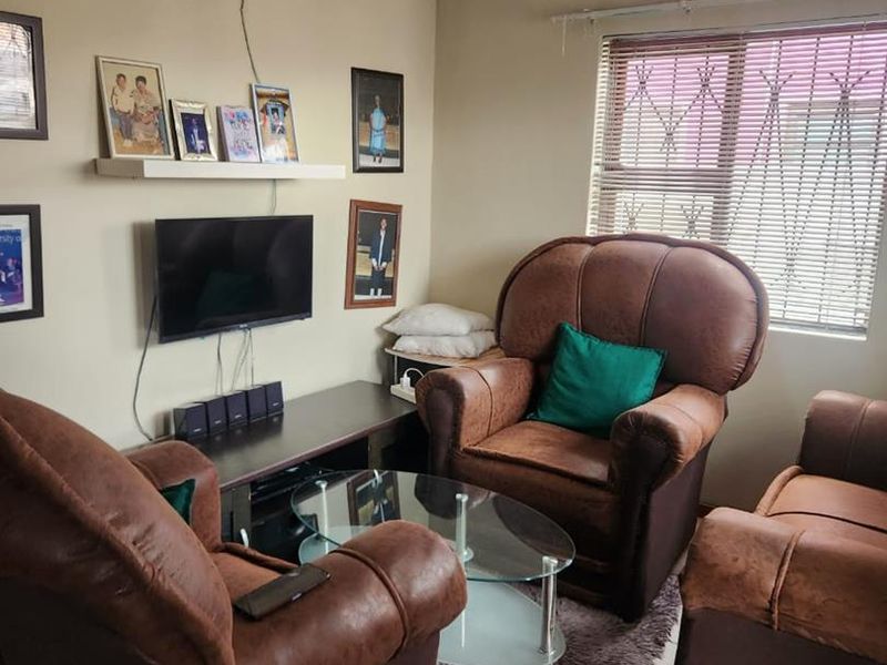 Charming Two-Bedroom House for Sale in Litha Park, Khayelitsha - Photo 10