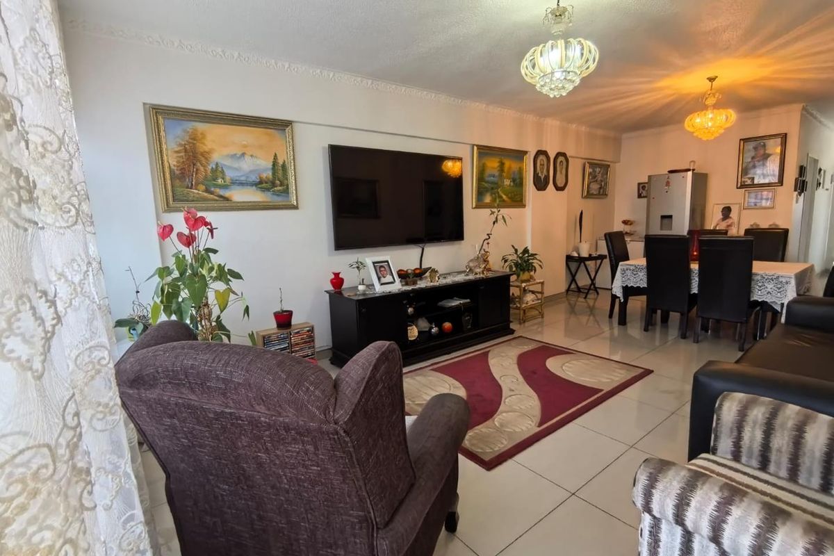 Beautiful Home For Sale - Photo 2