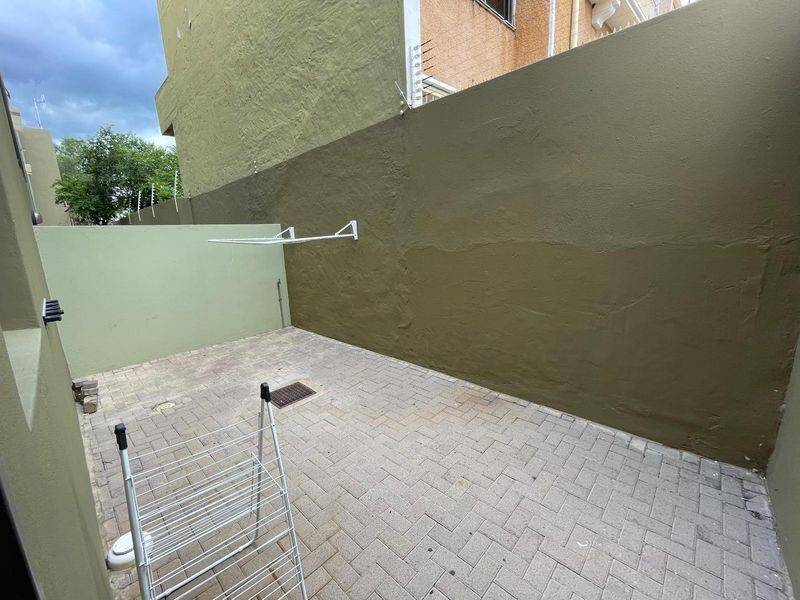 TOWNHOUSE FOR SALE - CENTRAL WINDHOEK, NAMIBIA - Photo 6