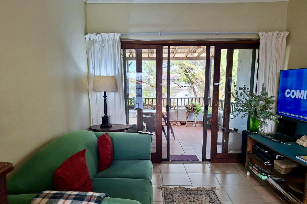 Top Floor 2 Bedroom apartment in Sheffield Beach - Photo 3