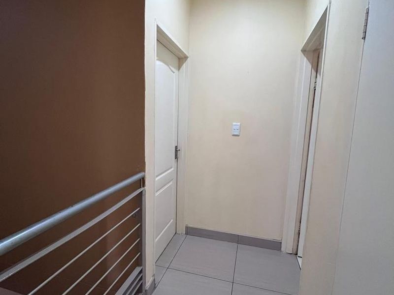 Three Bedroom Townhouse For Sale In Otjomuise/Hillary Court - Photo 3