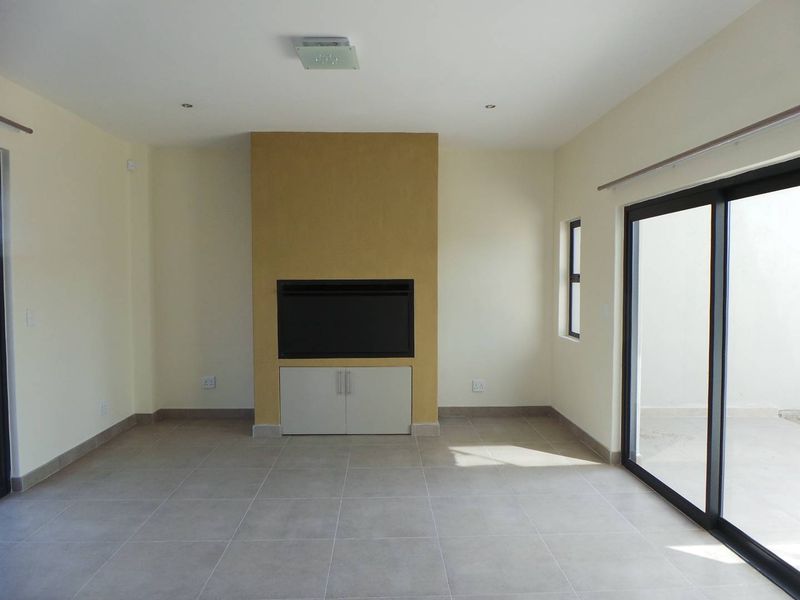 Flat Complex offering 6 Duplex 4 bedroom Town Houses good neighbourhood - Photo 5