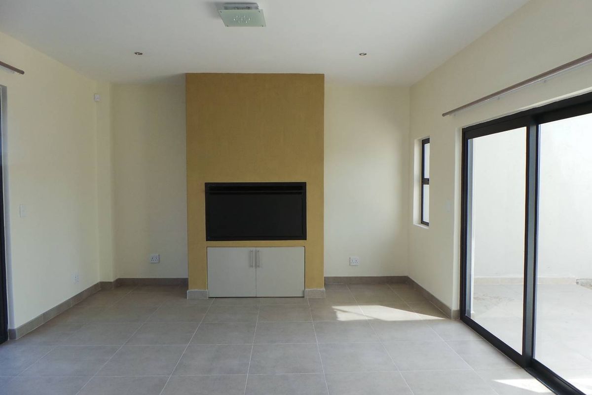 Flat Complex offering 6 Duplex 4 bedroom Town Houses good neighbourhood - Photo 5