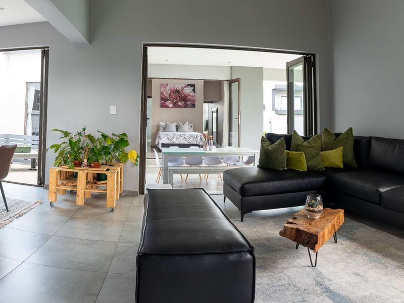 Stylish & Spacious. Your Family's Perfect Retreat - Photo 4