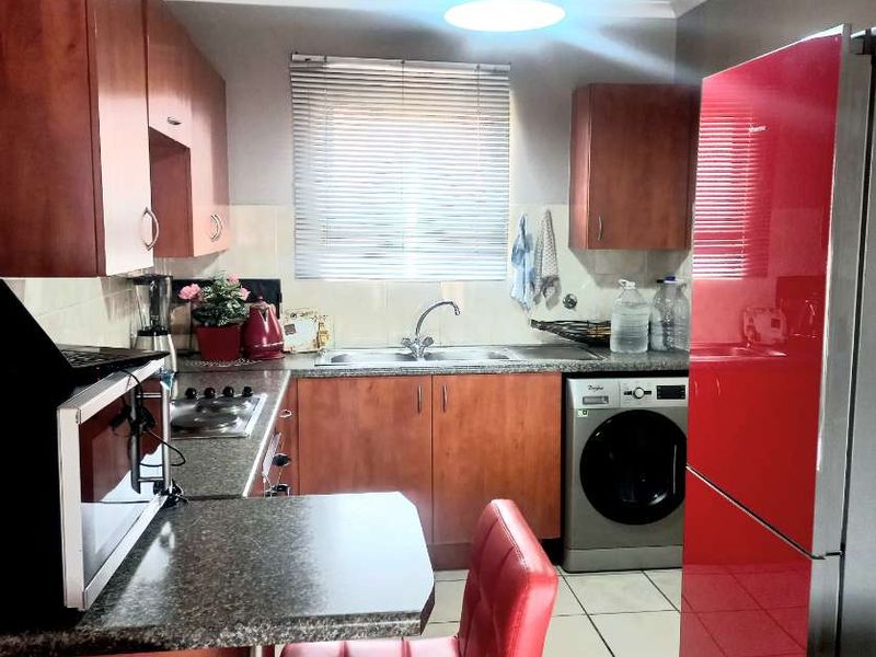 Gem & Neat Apartment - Photo 3