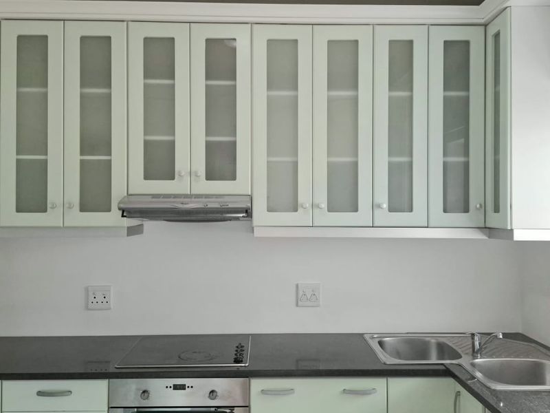 Unfurnished 2 bedroom/1 bathroom, ready to move in right away! - Photo 2