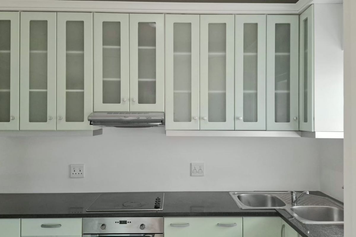 Unfurnished 2 bedroom/1 bathroom, ready to move in right away! - Photo 2