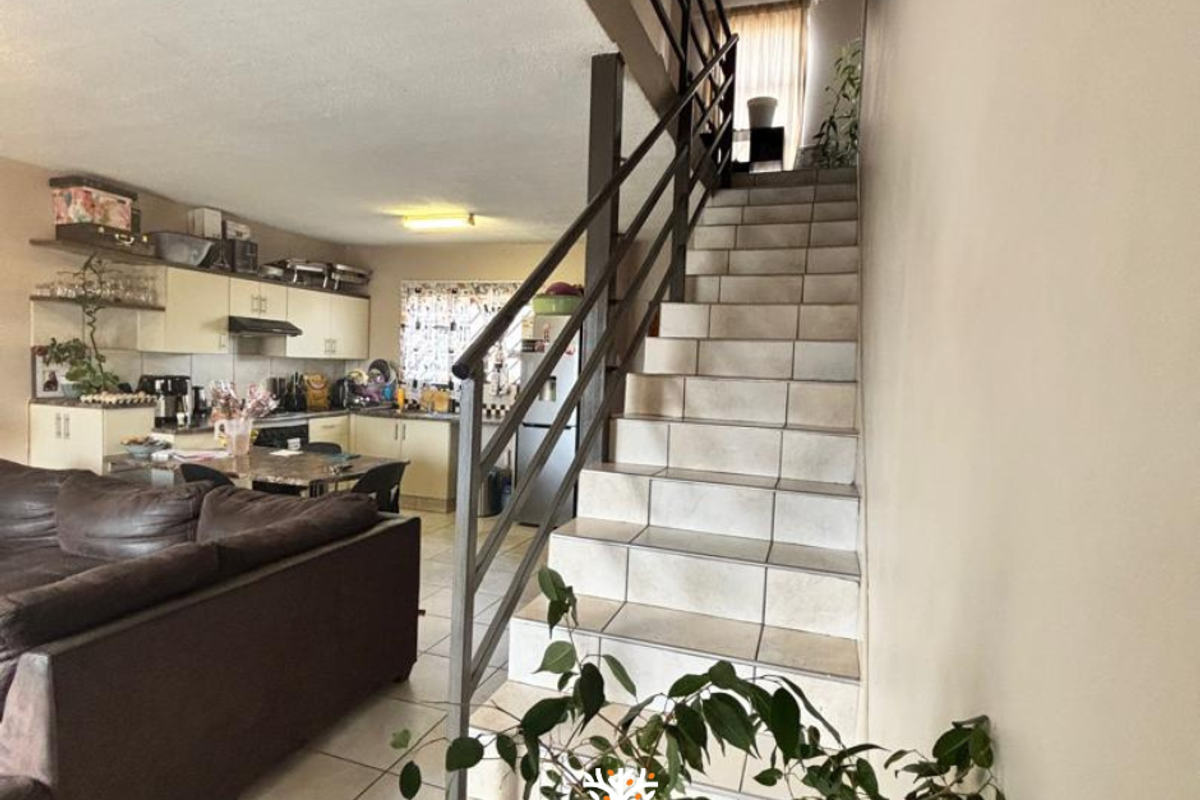 Duplex For Sale in Rocky Crest | N$1.85m - Photo 4