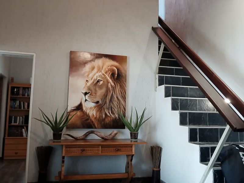 Luxe living with income potential 😊 - Photo 2