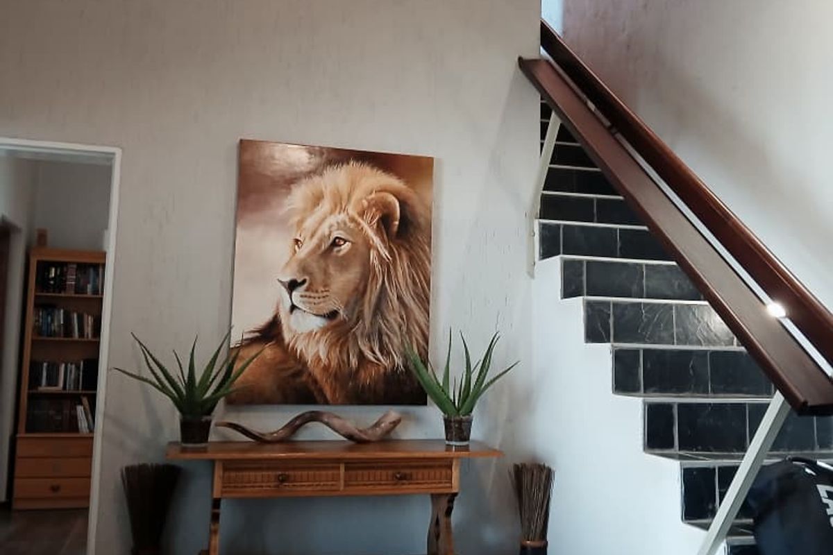 Luxe living with income potential 😊 - Photo 2