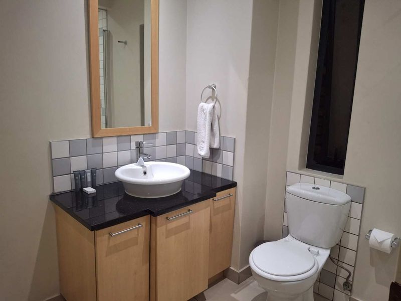 A BEAUTIFULLY FURNISHED TWO BEDROOM FURNISHED APARTMENT - Photo 10