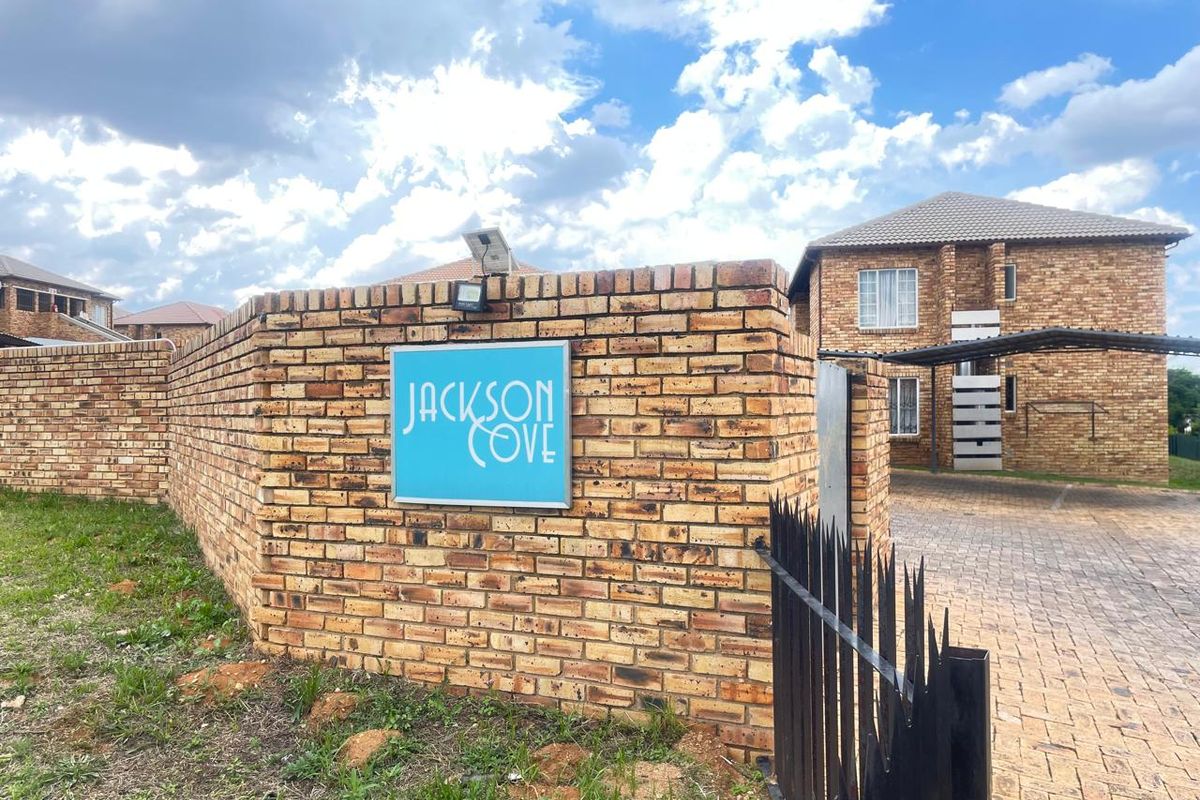 A perfect groundfloor  unit for 1st time buyers.A Bargain The price you see is the price you pay !!! - Photo 2