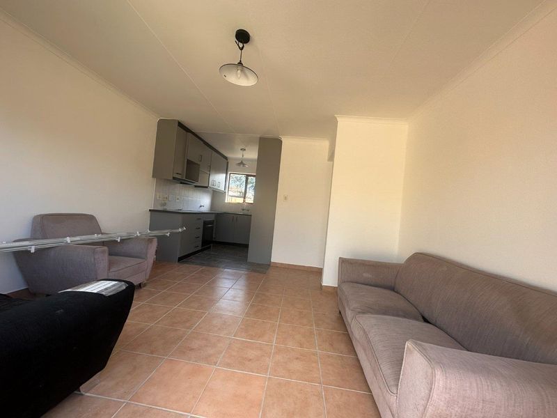 Charming 2-Bedroom Simplex with Private Garden – Secure & Well Located - Photo 3