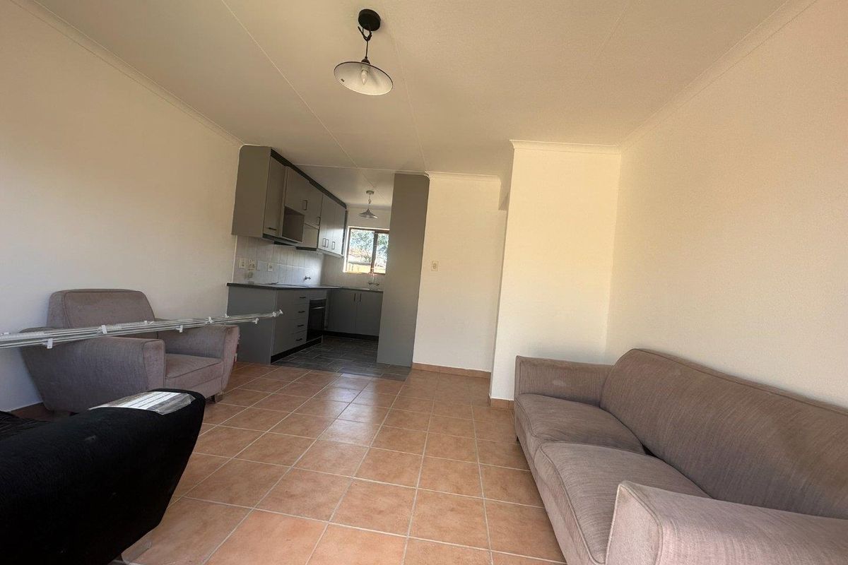 Charming 2-Bedroom Simplex with Private Garden – Secure & Well Located - Photo 3