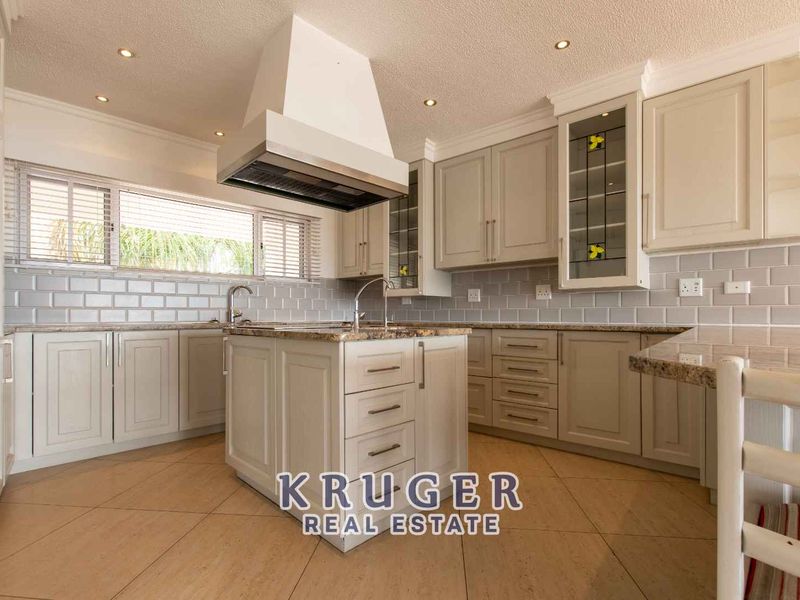 🚨 WARNING: Once You See This Penthouse, You Won’t Want to Leave! 🌊🔥 - Photo 3