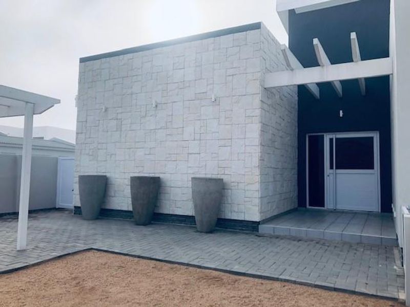 Perfect Oasis Bargain - Photo 2