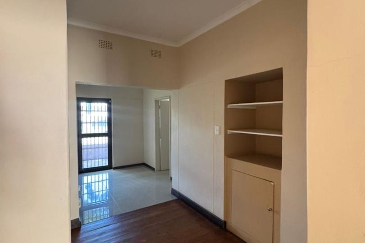 Office to let - Photo 4