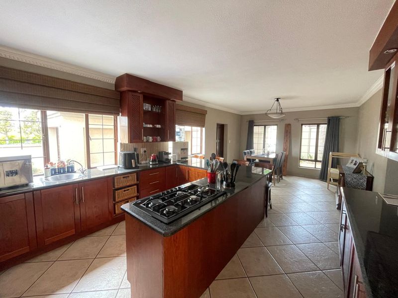 BEAUTIFUL FAMILY HOME FOR SALE IN HIGHLY SOUGHT-AFTER AERO RAND!! - Photo 5